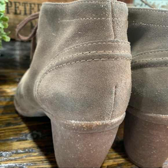 Clarks Ankle Bootie Ties High Heels Suede Brown 9 1/2 Boho - Picture 12 of 15